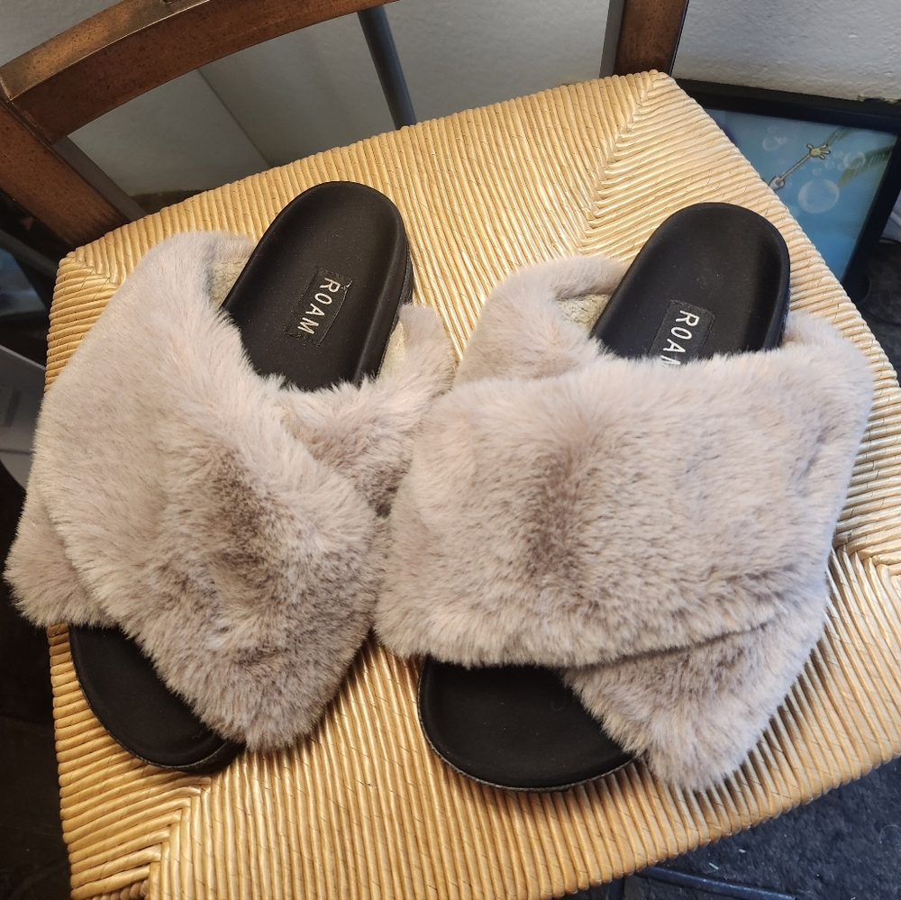 💖💖💖ROAM Taupe Plush Faux Fur Slide Sandals - Women💖💖💖